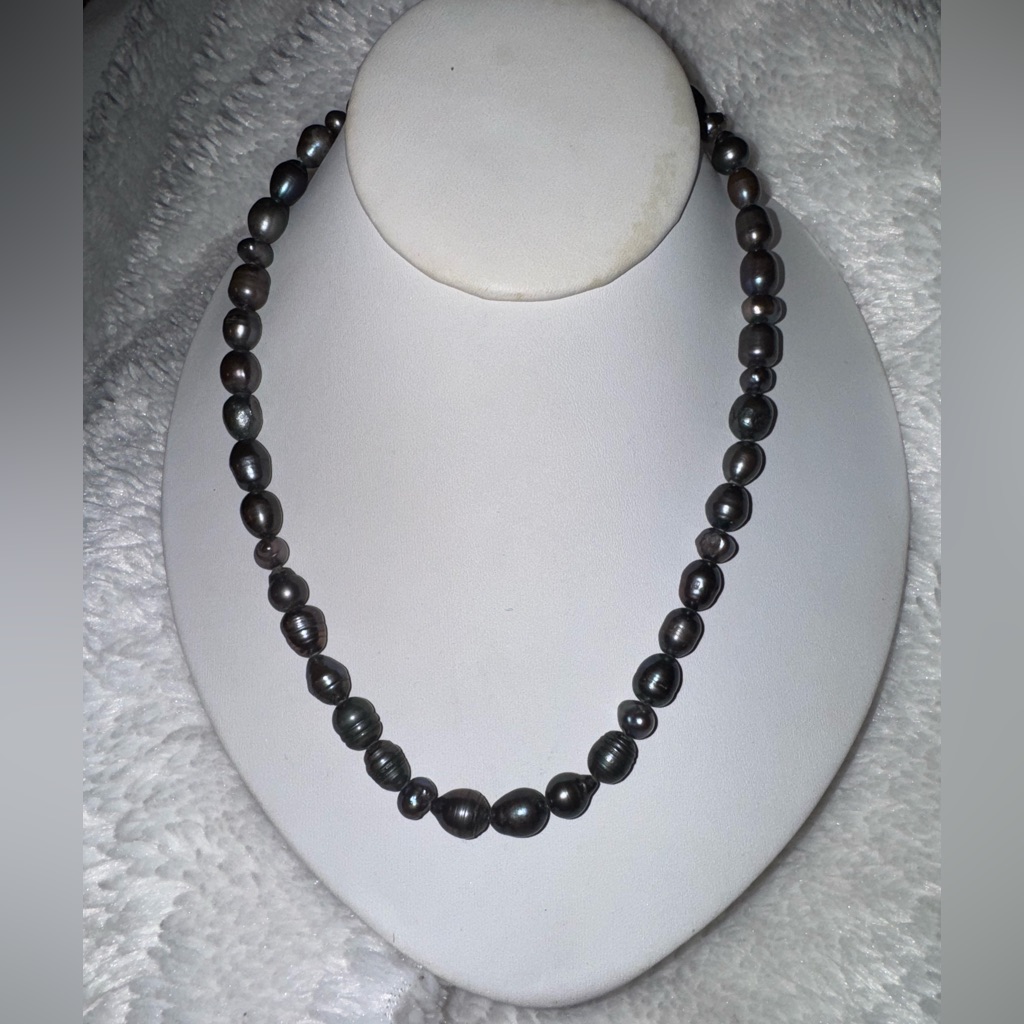 Vintage Stunning Tahitian Pearl 16 Necklace With Toggle Clasp